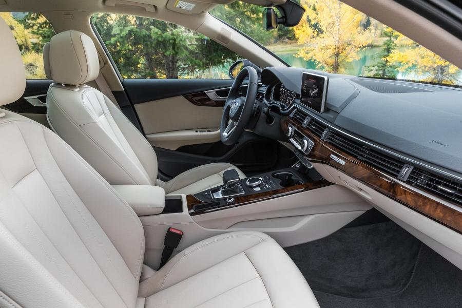 Интерьер Audi A4 Allroad 2.0 TFSI Quattro (B9) 2016 года  (NA) (фото 17 из 18)